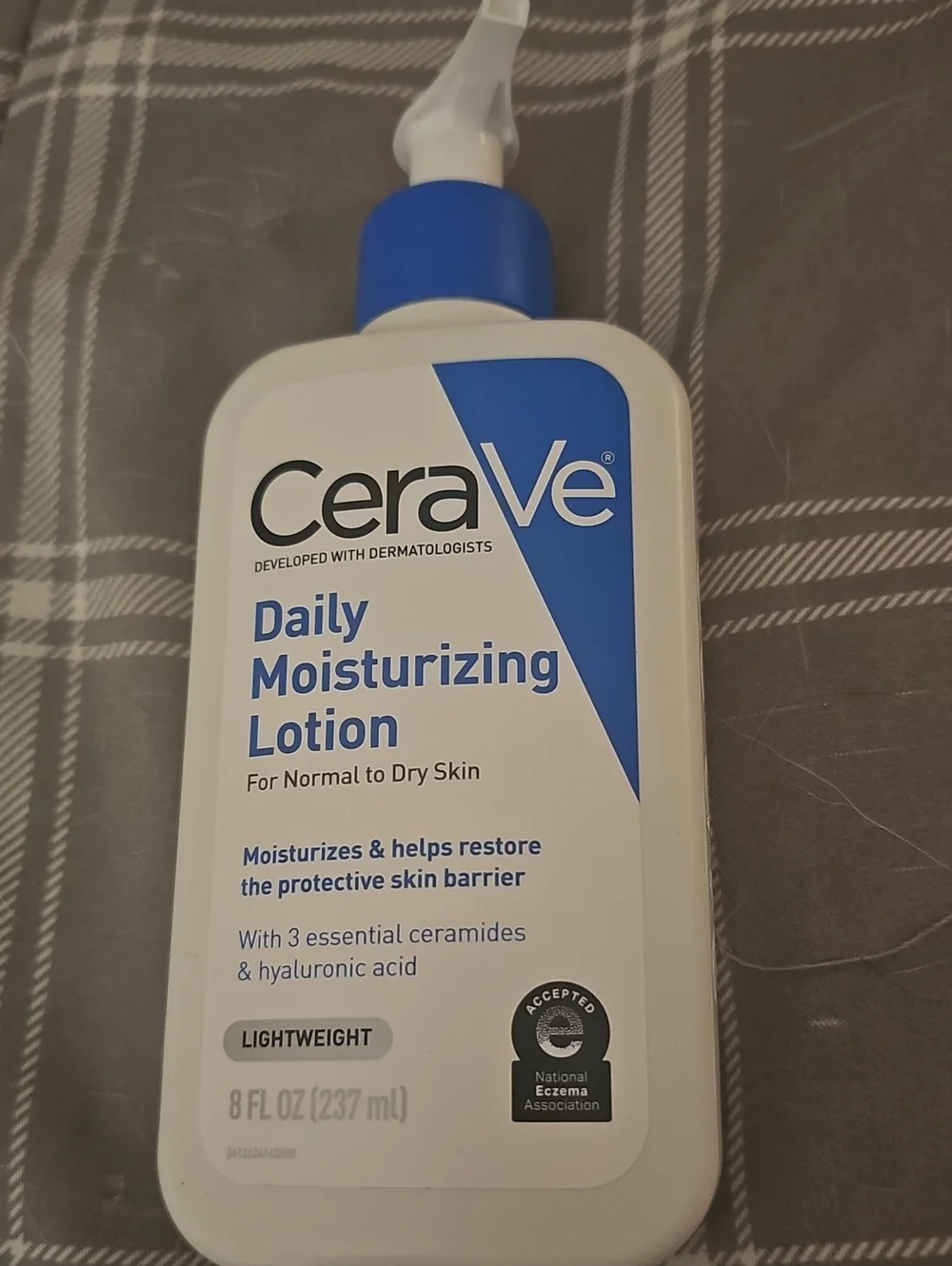 CeraVe Daily Moisturizing Lotion - Blue & White